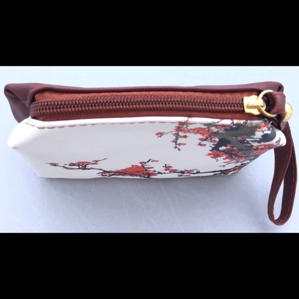 🆕 White/Maroon Crossbody w/Matching Coin  Bag - Picture 2 of 7